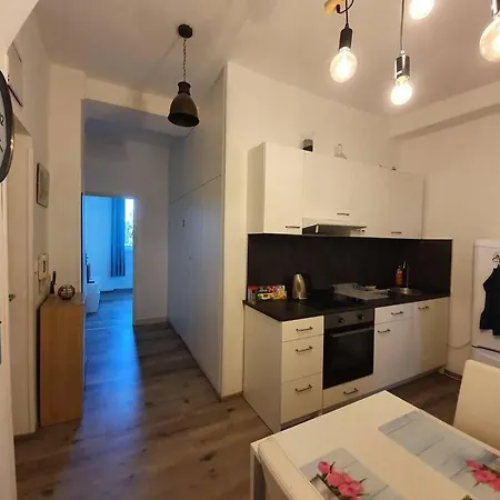 Stylish & Quiet Next To Presidential Palace Apartment